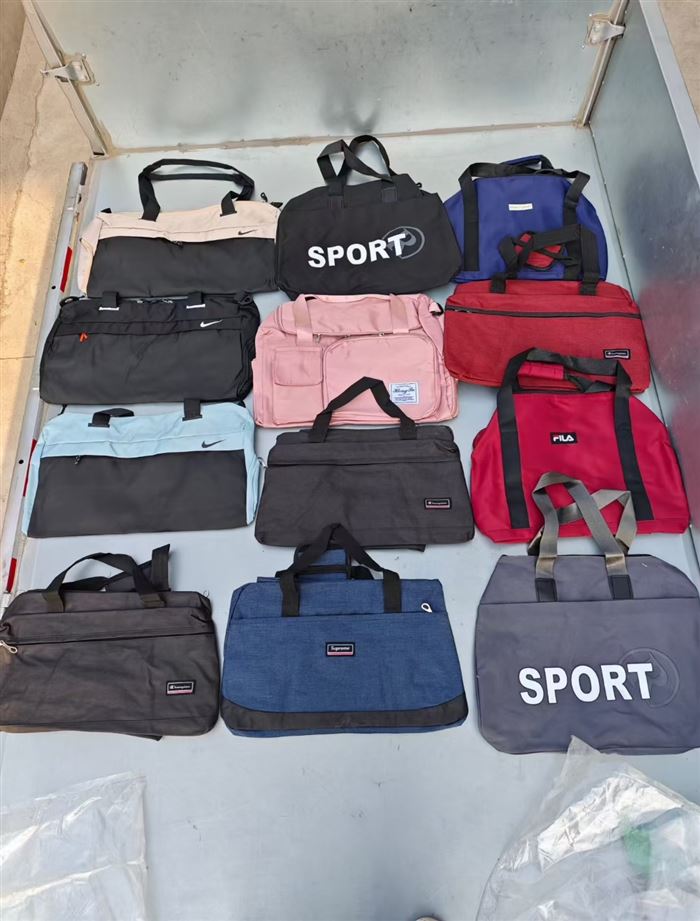 杂款旅行包1000多个，独立包装 好质量