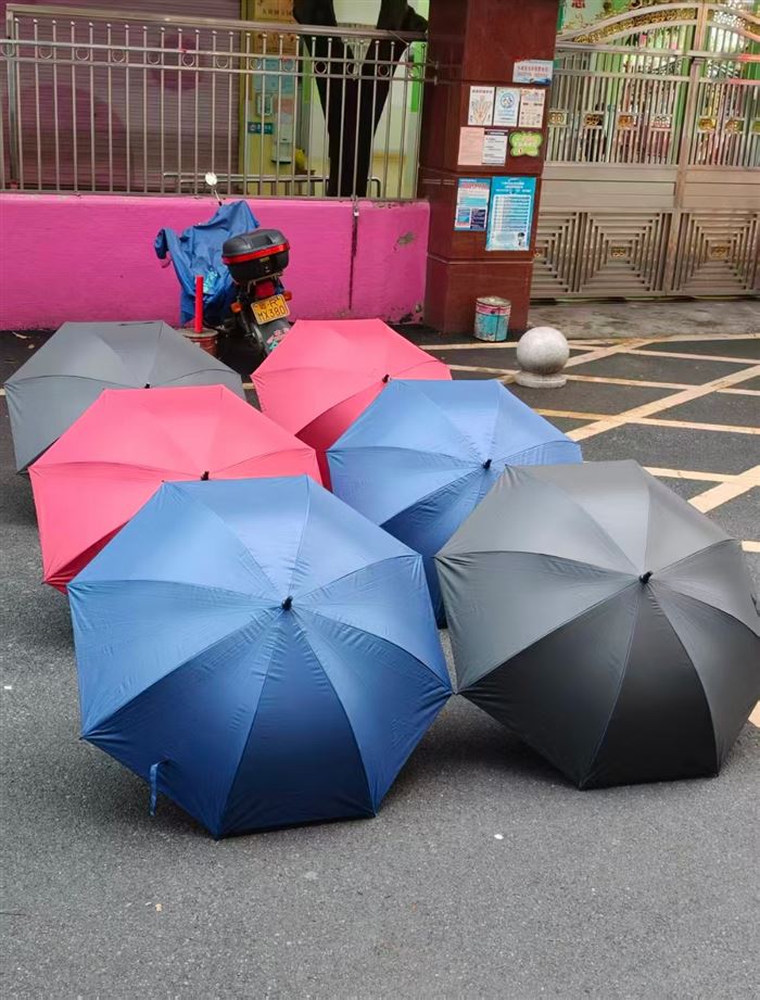 1.3米的高尔夫直杆雨伞，混色，全新无瑕，板板正正，高品质