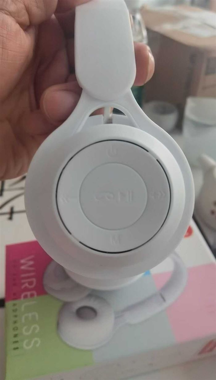 蓝牙耳机，头戴式蓝牙耳机，带插卡，原箱原件，在仓4000个，低价处理有意私聊