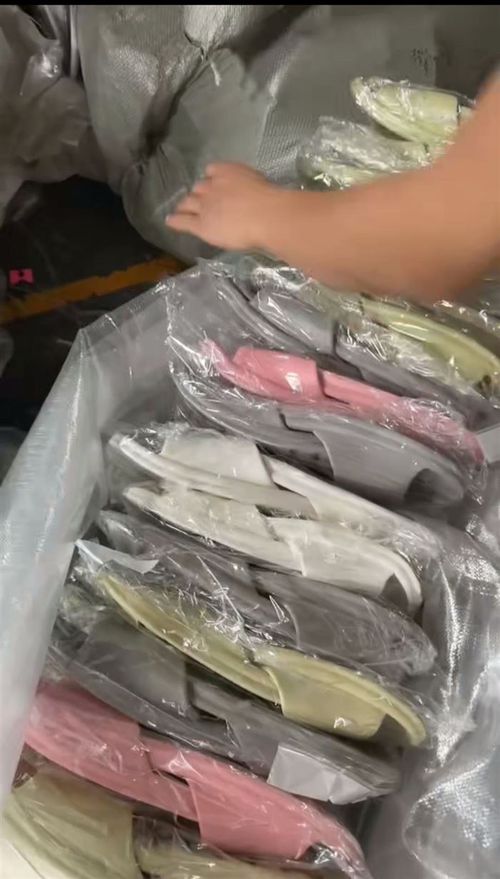 拖鞋1万多双， 💰1.6元
