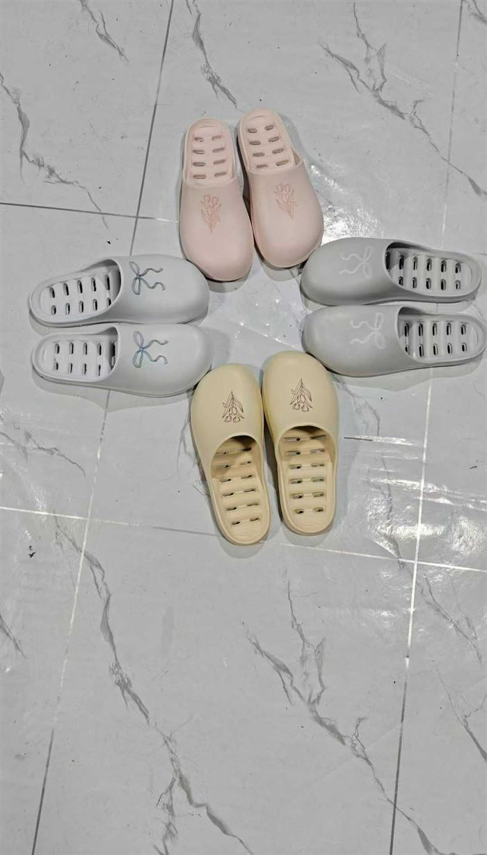 一等漏水拖鞋，均码，每件150双，共3000双