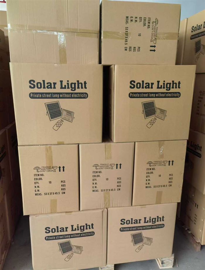 太阳能投光灯6000套 ​一箱10个装 大量现货