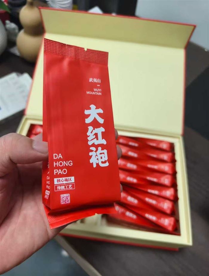 茶叶400多盒，25年8月的日期，带手提袋，低价出