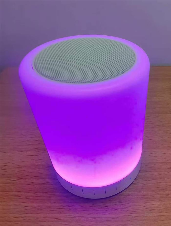 外贸尾单LED蓝牙音箱，彩灯漂亮，多颜色变化，现货还有1000台。