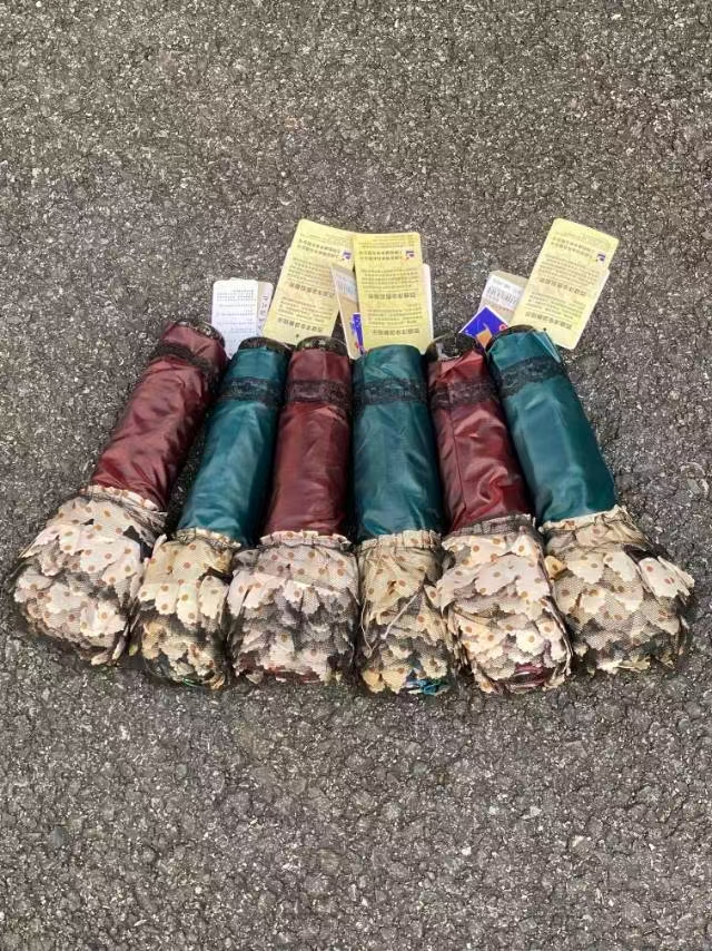 裙边变色龙雨伞，重工品质，生产成本几十，现在只需个位数