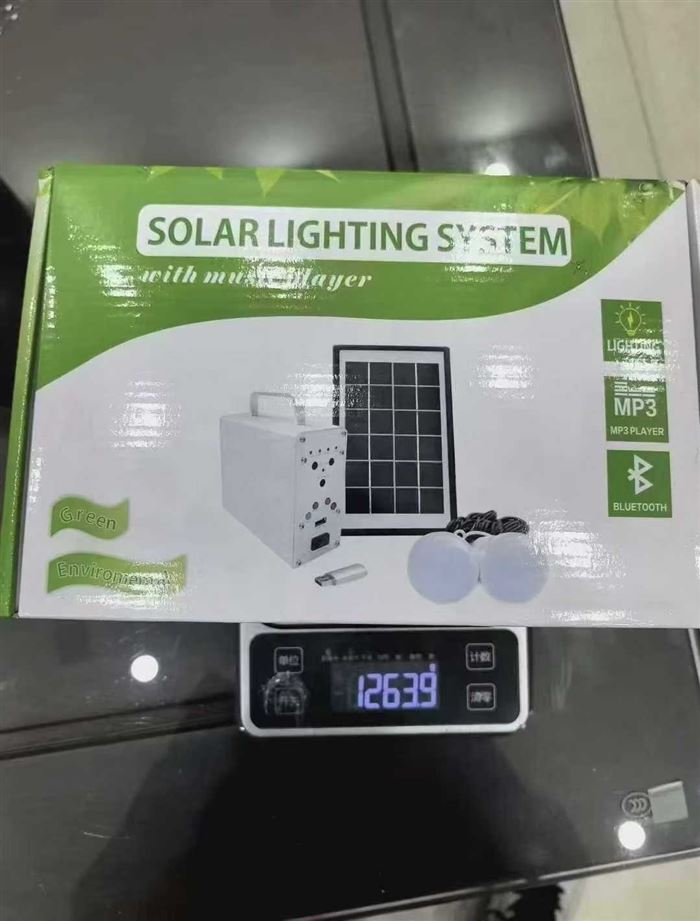 到货 4400 套，太阳能多功能户外电源+带蓝牙音箱+带U盘内存卡+2个灯泡，全新机身亮铝合金，全新整齐，有兴趣私聊