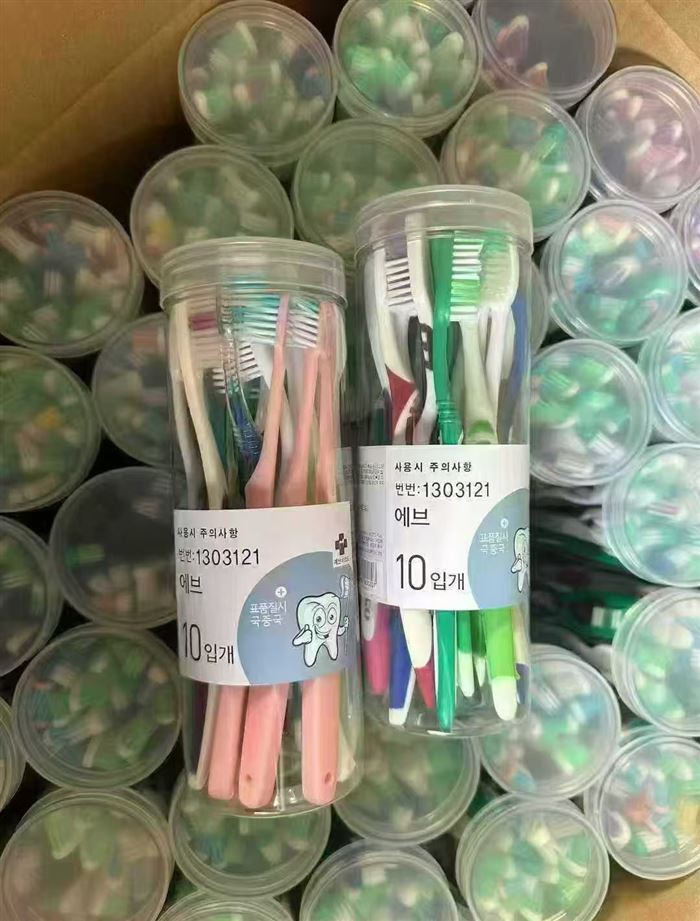 杂款牙刷还有150000支左右，一桶20支装：清货价1毛多钱一支😍😍