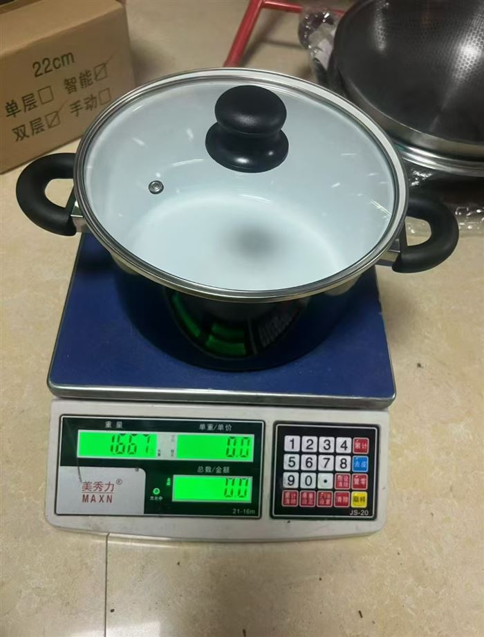 24公分搪瓷汤锅， 一吨左右， 几千元一吨， 🈴14块左右一套。