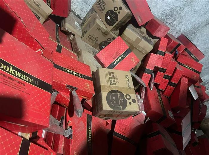 麦饭石锅1200斤左右， 5元一斤，彩盒包装！