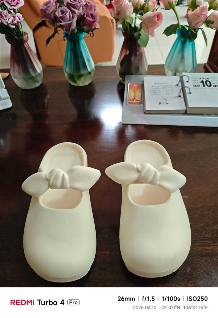 混款一等品拖鞋1800双，​单款式200双~400双不等，码数齐，颜色丰富，加厚，加重，增高，回弹性好，无臭味，独立膜袋包装……