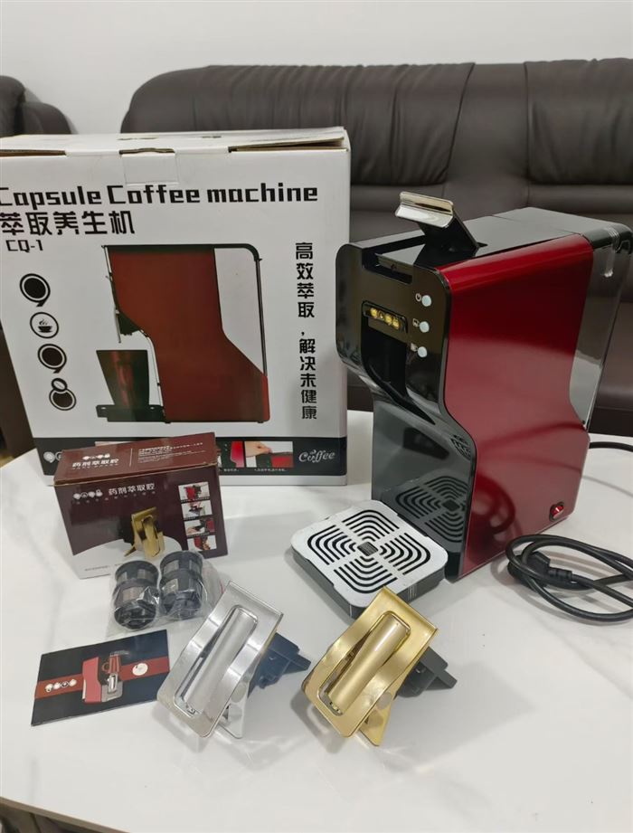 品牌高端胶囊咖啡机300台 ​大容量1.2升.配多个出水口 ​做工精细，成本价超400元的产品 ​有喜欢高端产品的私聊，价格狠美丽