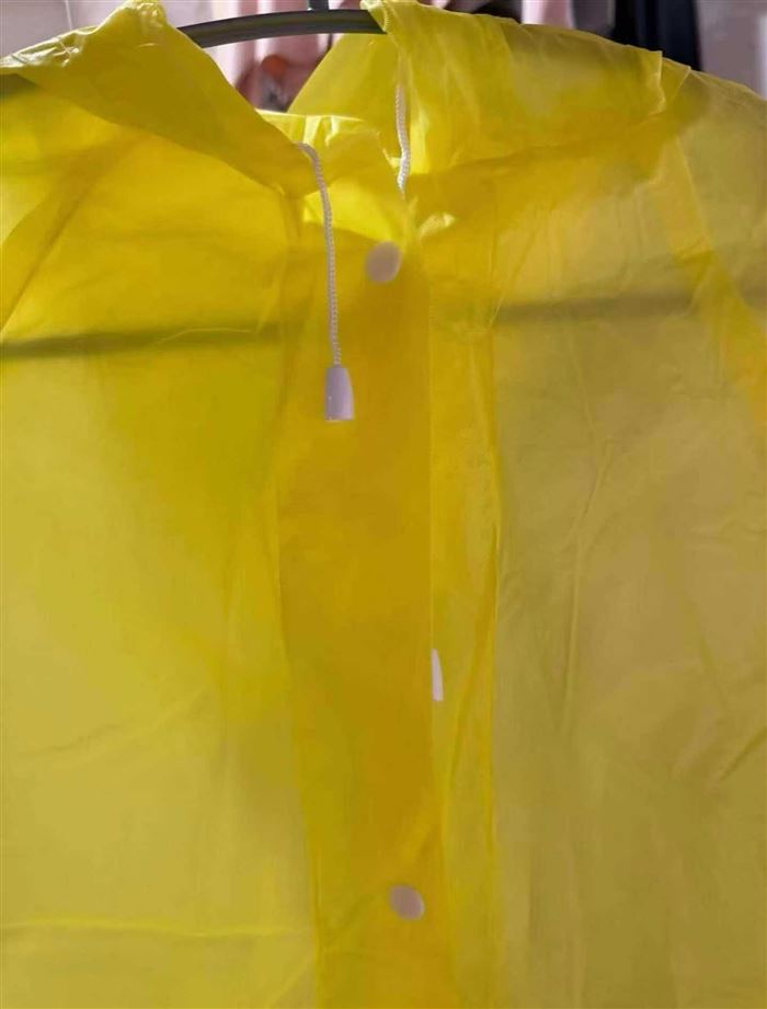 EVA雨衣，回4500件，1块多点，能做联系