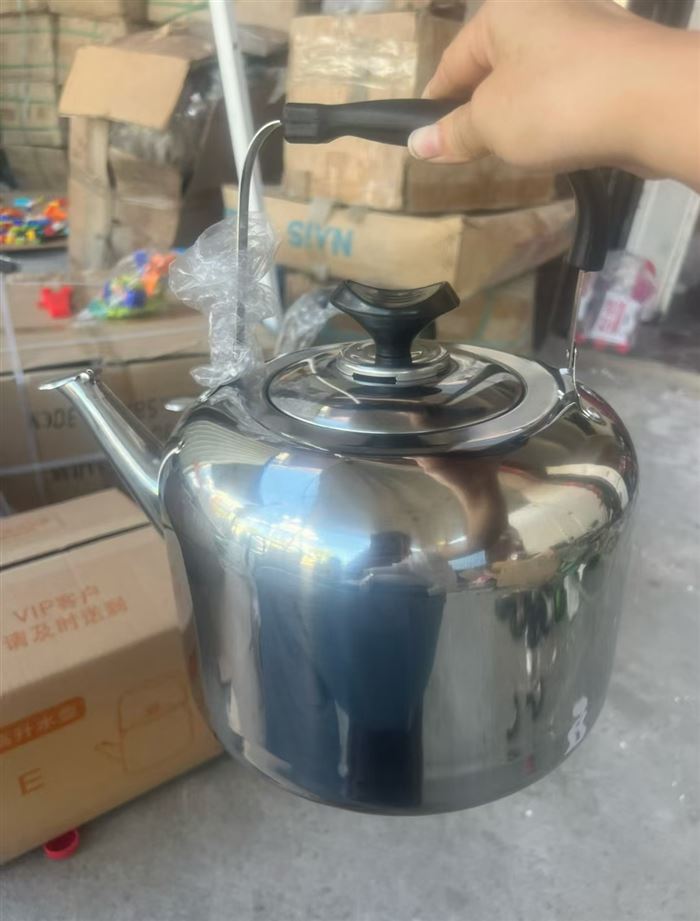 带包装水壶， 200个左右， 全清14元一个