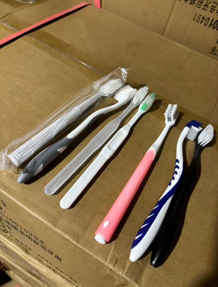 牙刷3吨左右 几千块钱一吨 🈴几分钱一只！整箱整件