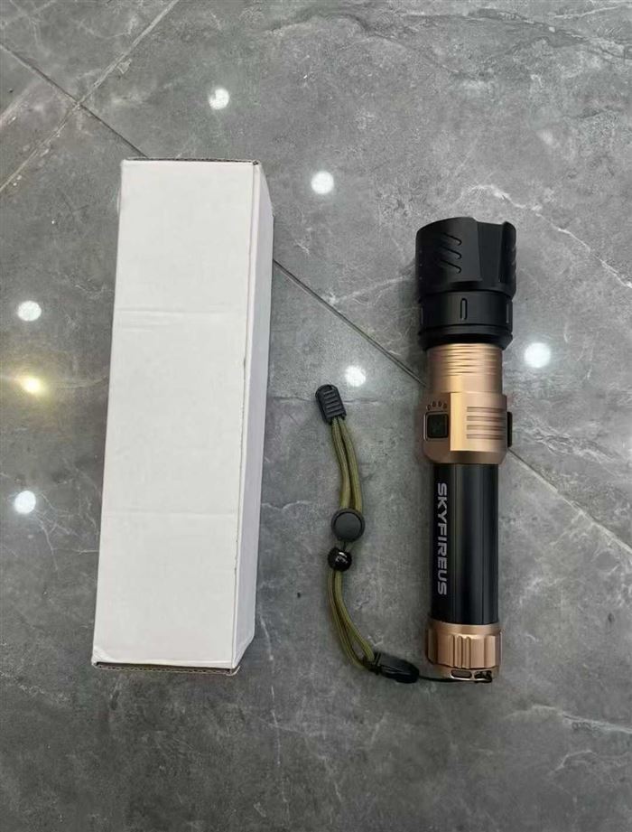 品牌超强亮光手电筒 只有2千个左右，懂货的来