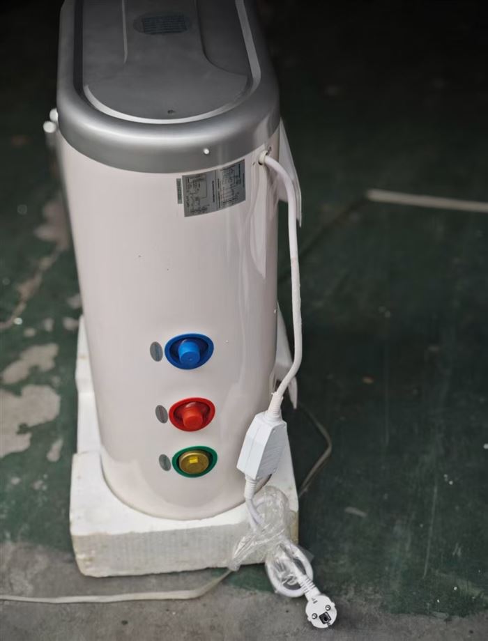220v出口外贸 电热水器， 欧规 国标30L 160台， 处理
