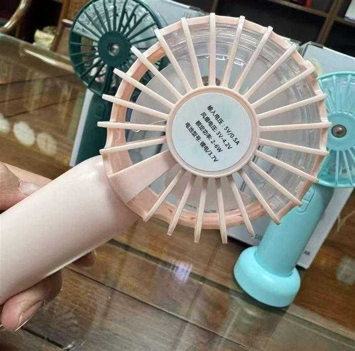 7000套 充电手持加湿器风扇 一箱100pcs 原箱原件 全新整齐 有兴趣私聊