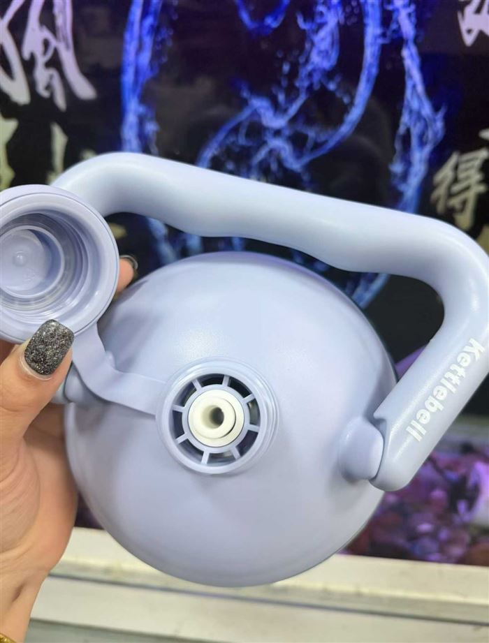 哑铃款水壶2万多个， 2000毫升，颜值担当，全清个位数