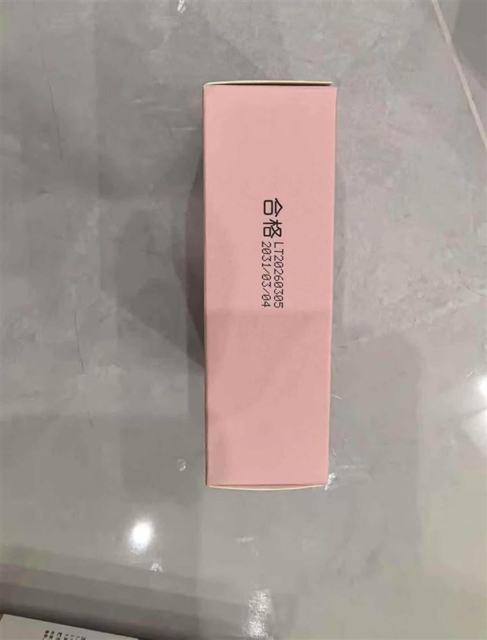 香水7万多瓶，原箱原件，日期到2030年，开价就卖，一块多处理