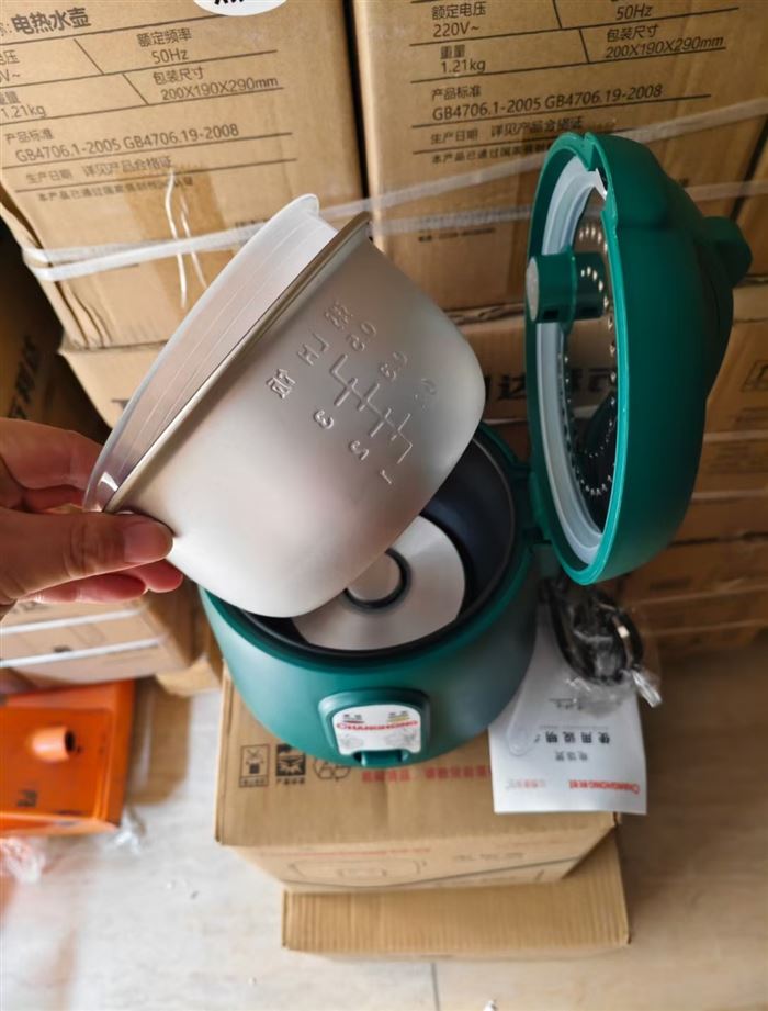 长虹品牌2升电饭煲300个，全新原包清货，价格非常优势