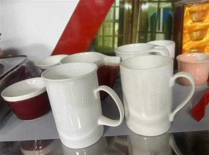 杂款陶瓷杯 3000个左右，5毛一个