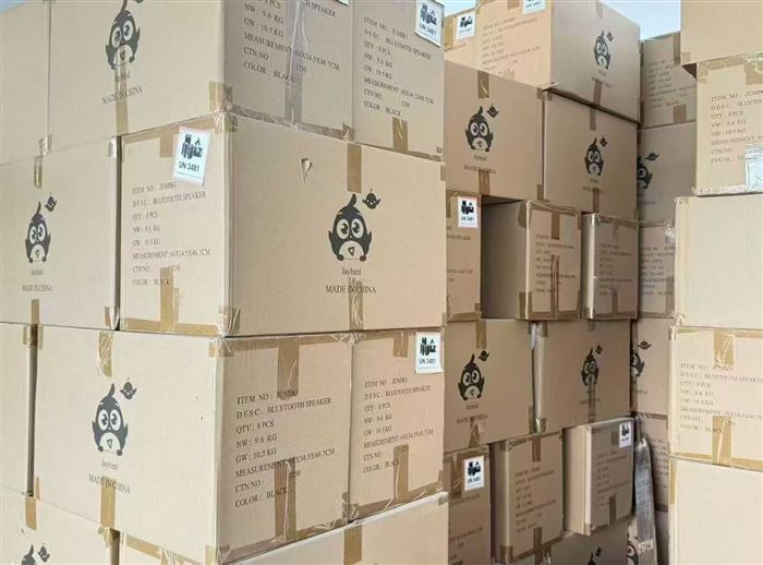 双4寸品牌蓝牙音箱入库 8000pcs ​全新原箱，一箱 8pcs
