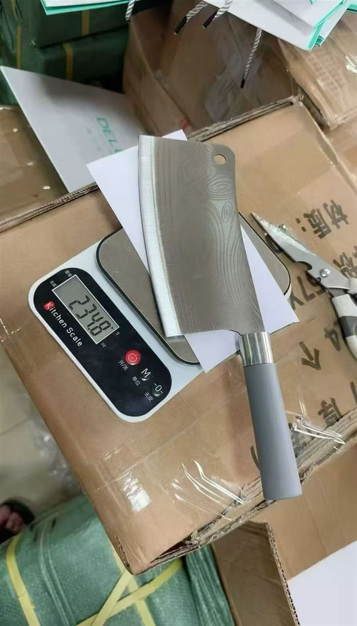激光纹片刀处理5600把，每件120把。3.9一把