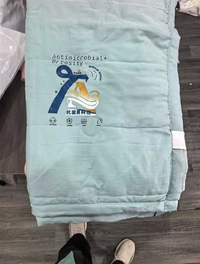水洗棉夏被，尺寸2*2.3米，绗缝加机包宽边，三个颜色灰色 蓝色 粉色，2千多条，都是独立包装的，正品库存价，需要的联系