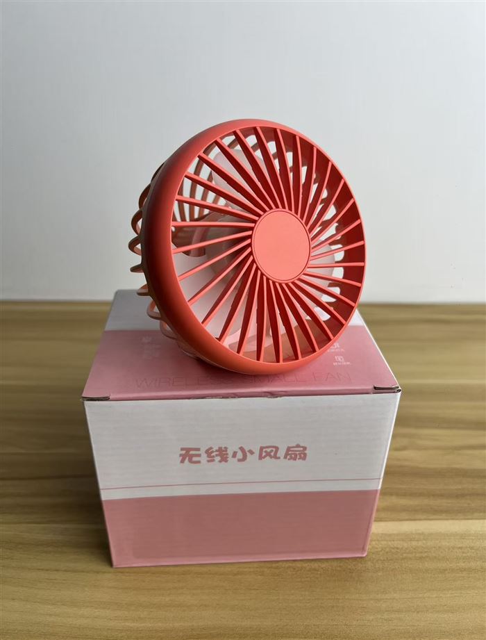无线小风扇 1800毫安电池，50台/箱，共300台，几块钱的事
