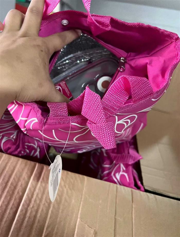 杂款百货8吨左右 按吨出 大部分原件 大品牌的尾货
