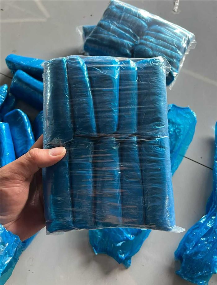 一次性套袖到货20万支，一共100箱，一箱2000支，分分钱的事，原箱原件，给钱就卖，对口拿去赚钱