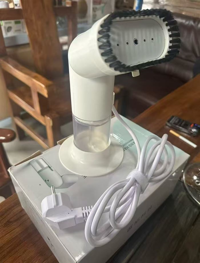 出口外贸手执挂烫机， 220v欧规 1600台， 低价！