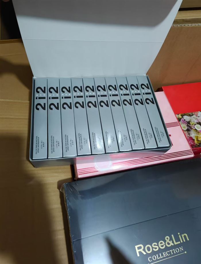 香水35毫升50000瓶，清货1.5元一瓶，品质好，留香时间长，花样多又好看