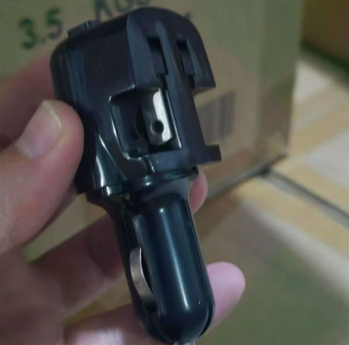 “2合1”汽车充电器4000个美规 5U1A