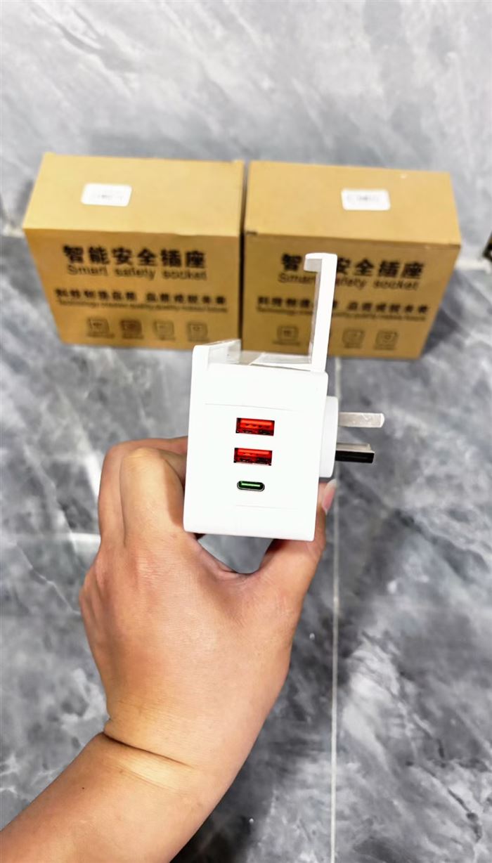 220v转换器3000个,精品尾货,原件处理🉐¥小块块💰