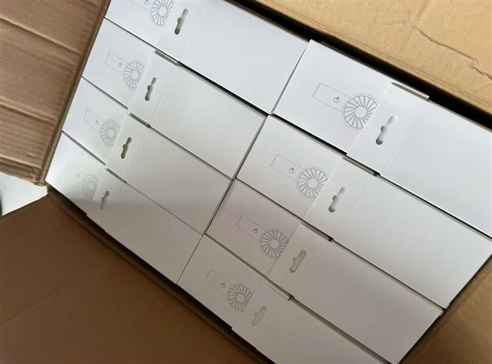 3500套 便捷式 口袋小风扇，手持挂绳式户外小风扇，学生静音降温神器，3档风速 内置电池 充电款，有兴趣私聊