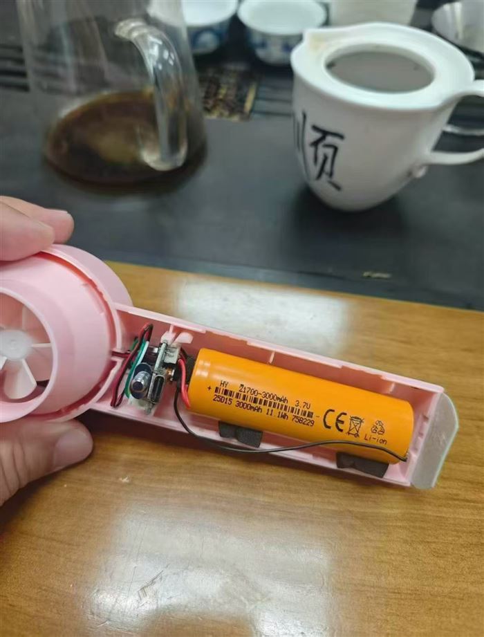 3500 个，手持高速风扇，21700动力电池，保证质量，原箱原件，需要的私聊