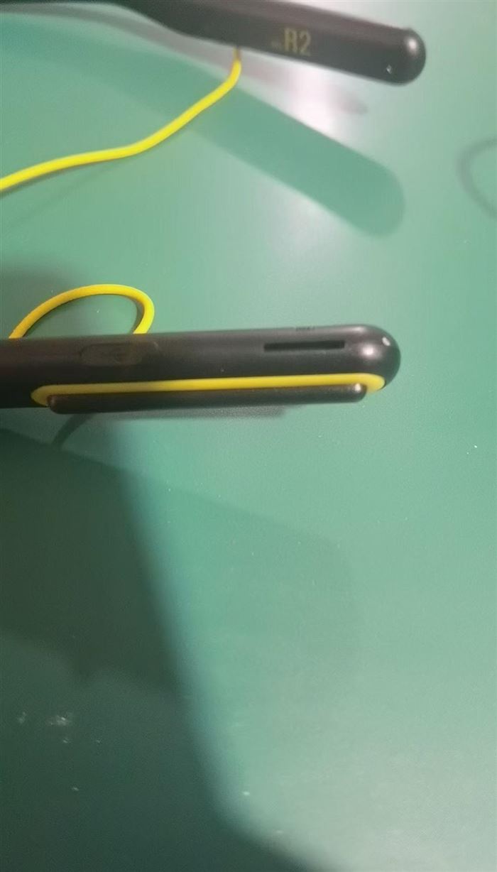 挂脖蓝牙耳机，带插卡功能，有电功能正常，数量1000个，低价处理有意私聊