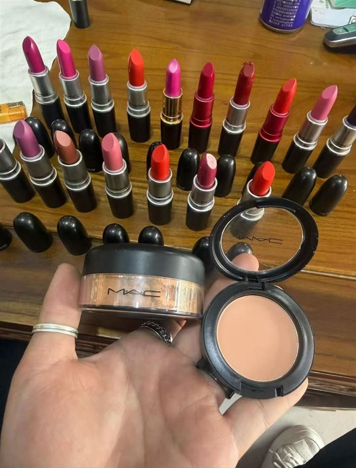彩妆4.4吨 口红💄占80