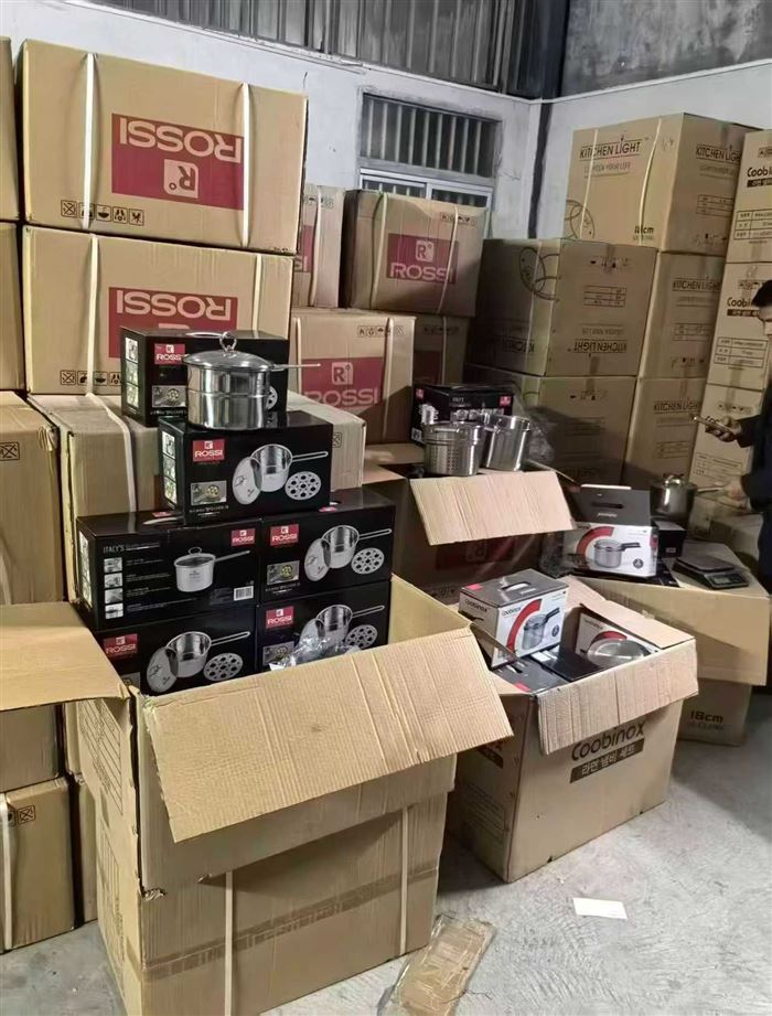 精品锅2吨左右， 原箱原件， 12500元/吨。