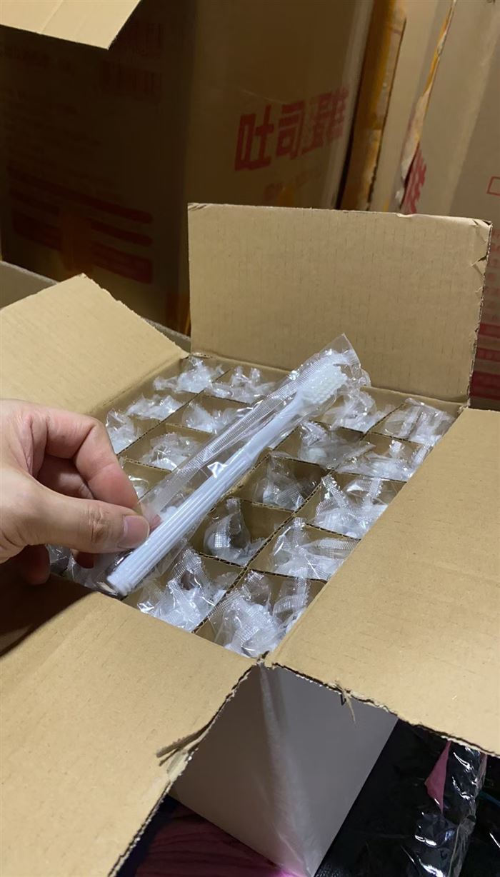 牙刷3吨左右 整箱整件 几千块钱一吨 合几分钱一只😍😍