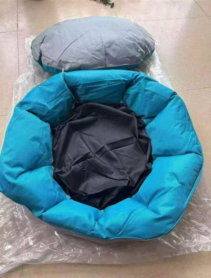 宠物窝，60吨，专供美国品牌超市，里面材质是粽棉，外面是防水牛津布，一箱3个，一箱8.15公斤，总共7000套