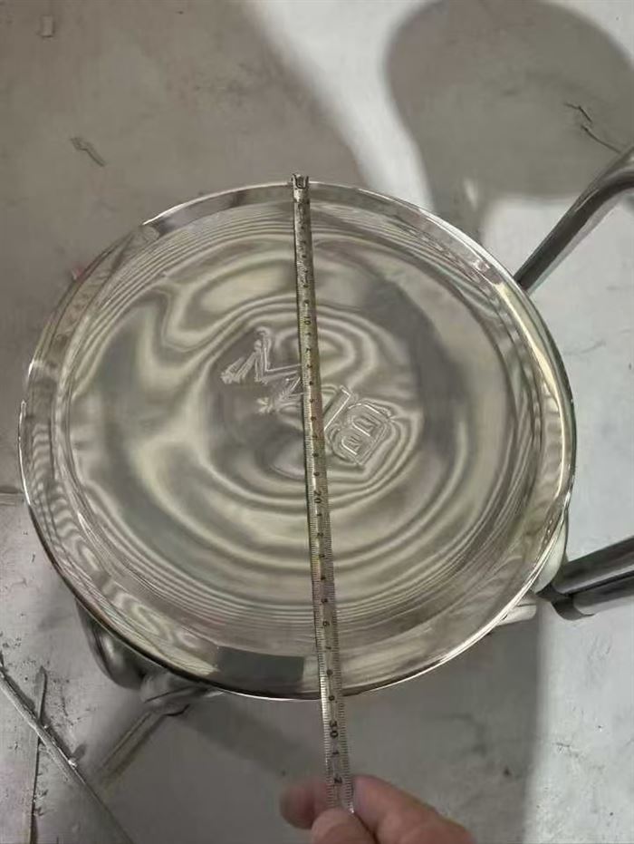 不锈钢凳子到货10000张。22、30、47三个尺寸都有。原箱原件，质量保证。十几块一个。感兴趣的老板速度联系我。