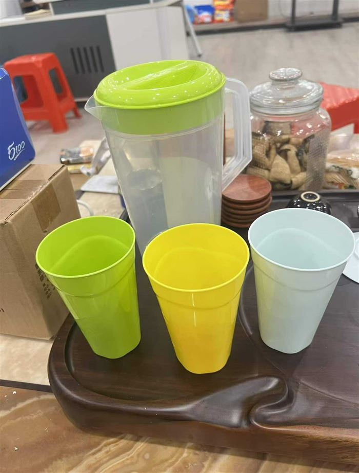 水壶4000套，一瓶水钱