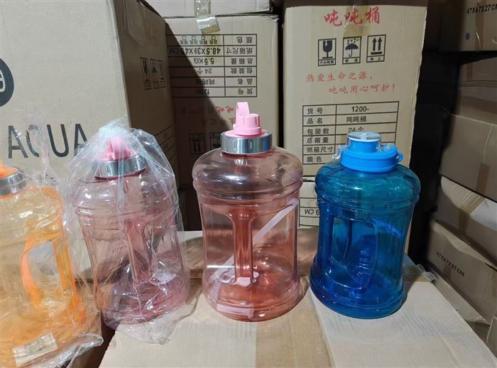 9000个左右高端吨吨桶，清货4.8元一个，货非常好。