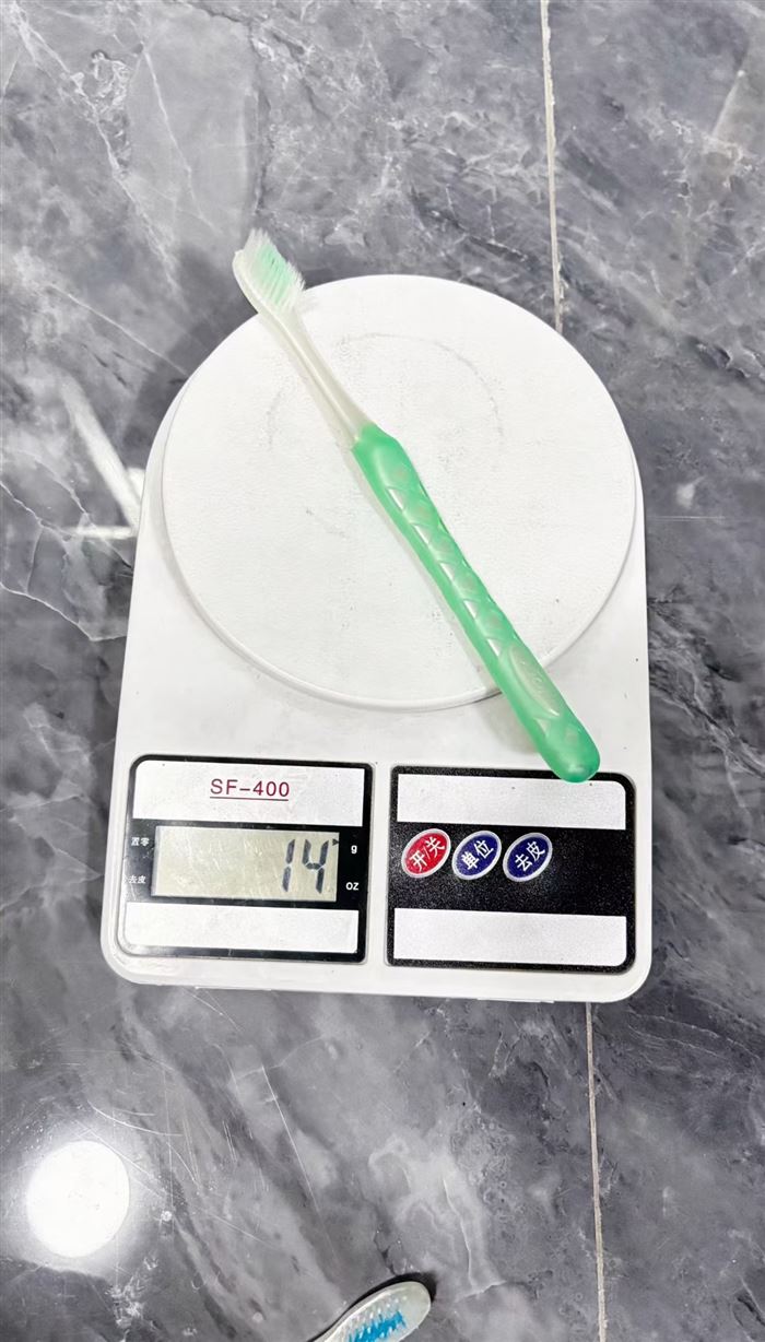 裸装牙刷剩余1.5吨,精品尾货,一箱一款,按吨处理¥均价几分钱/支