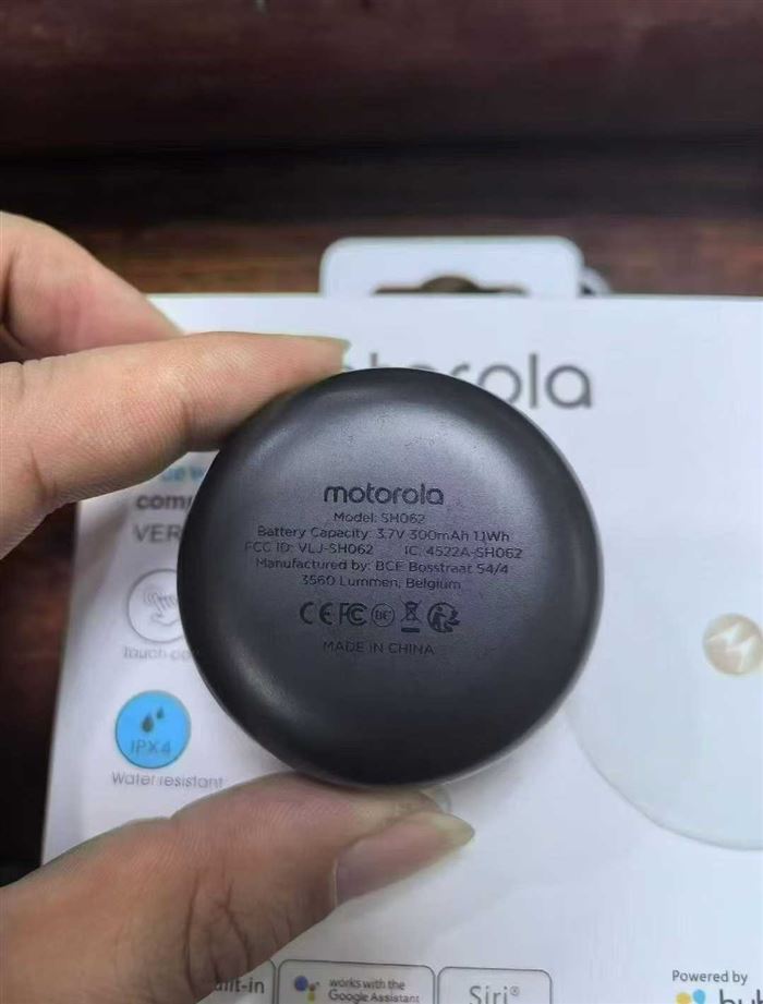 品牌摩托罗拉蓝牙耳机， 到货 3000 个，全新原箱，一箱 60 个， 需要的私聊。