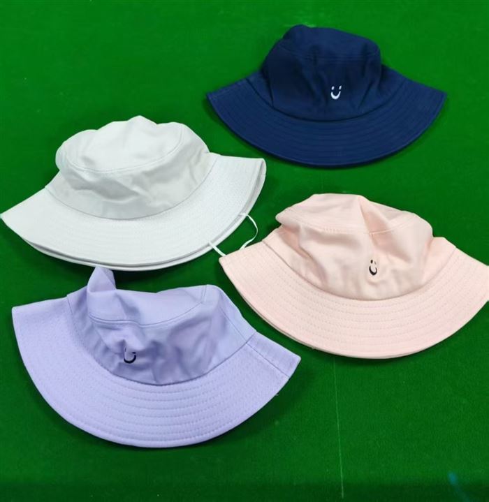 帽子 渔夫帽 5500 个，几个款式