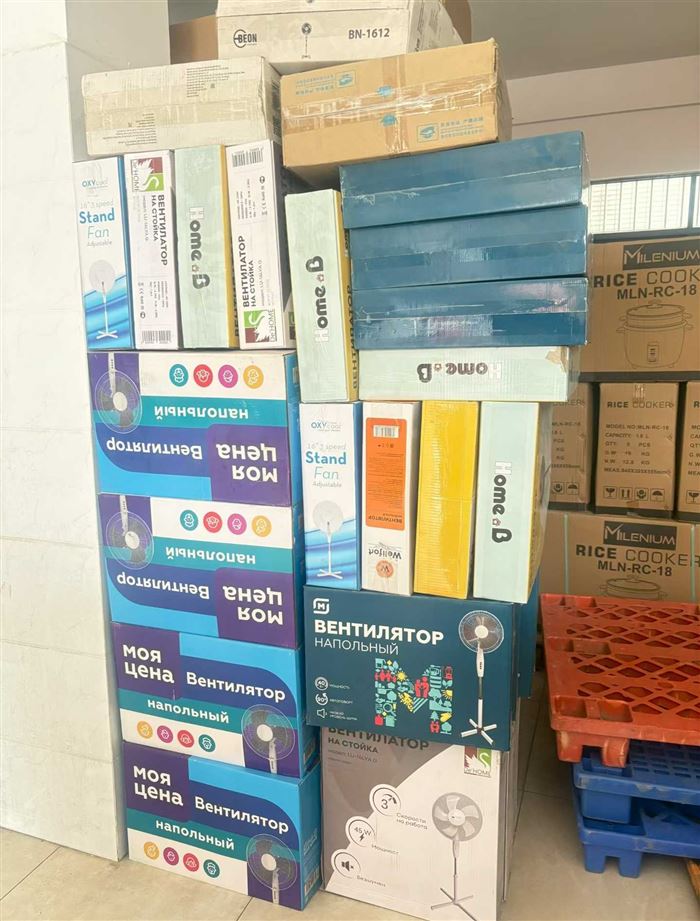 外贸十字架电风扇， 220v欧规， 仓库尾数 42台， 26元一台 清掉
