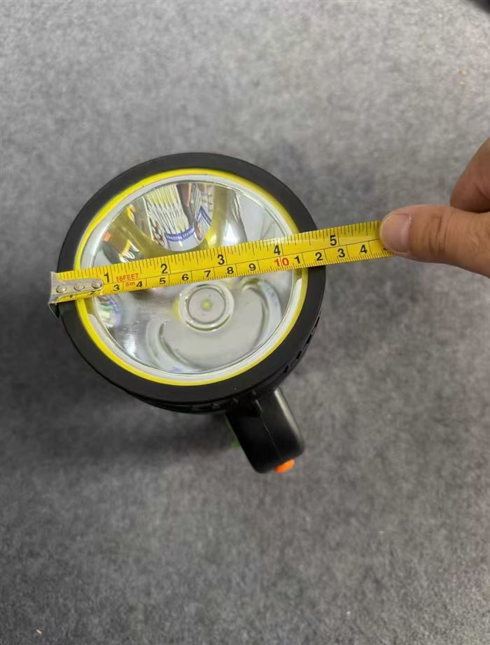 特大号手提灯200瓦，4000毫安独立彩盒包装。清货2x一个